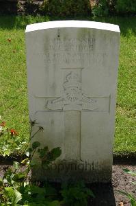 Dozinghem Military Cemetery - Erridge, B