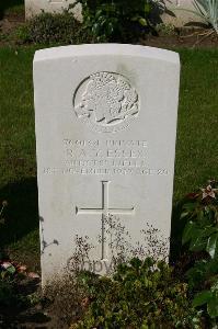 Dozinghem Military Cemetery - Essex, R A Y