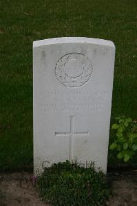 Dozinghem Military Cemetery - Evans, James George