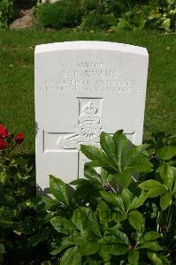 Dozinghem Military Cemetery - Evans, Percival Richard