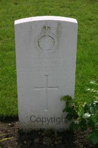 Dozinghem Military Cemetery - Everett, John Walter