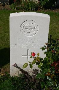 Dozinghem Military Cemetery - Farmer, C