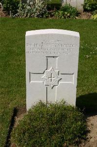 Dozinghem Military Cemetery - Feilding, The Hon. Henry Simon