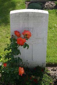 Dozinghem Military Cemetery - Fielden, E