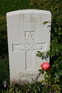 Dozinghem Military Cemetery - Firmer, David