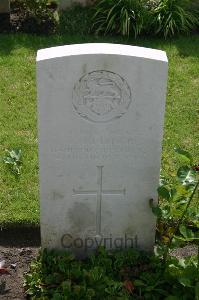 Dozinghem Military Cemetery - Fisher, C H