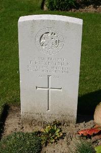 Dozinghem Military Cemetery - Fitzpatrick, T