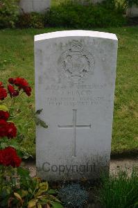 Dozinghem Military Cemetery - Flack, J