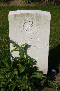 Dozinghem Military Cemetery - Foley, F M