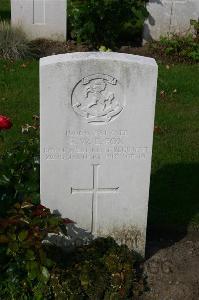 Dozinghem Military Cemetery - Fox, E W E