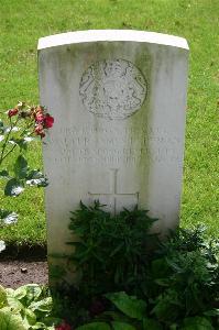 Dozinghem Military Cemetery - Freeman, Walter James