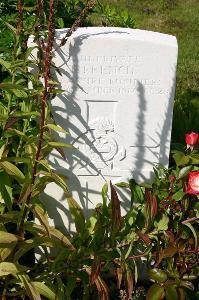 Dozinghem Military Cemetery - French, Tom