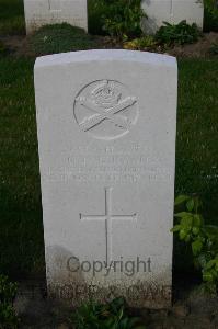 Dozinghem Military Cemetery - Freshwater, S G