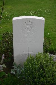 Dozinghem Military Cemetery - Friend, Ernest Richard