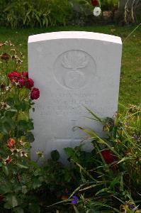 Dozinghem Military Cemetery - Fuller, W