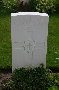 Dozinghem Military Cemetery - Furminger, F