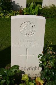 Dozinghem Military Cemetery - Garden, Henry