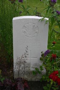 Dozinghem Military Cemetery - Garforth, G