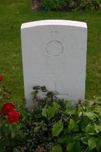 Dozinghem Military Cemetery - Gargrave, F W