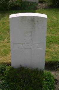 Dozinghem Military Cemetery - Garland, Joseph Lawrence