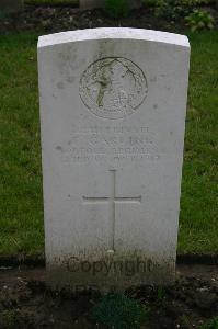 Dozinghem Military Cemetery - Garling, F