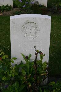 Dozinghem Military Cemetery - Garratt, Henry