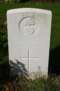 Dozinghem Military Cemetery - Garrett, B