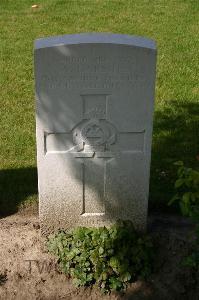 Dozinghem Military Cemetery - Garside, Albert