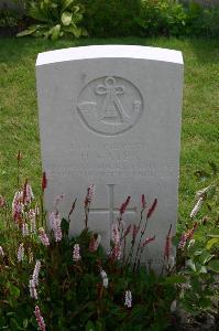 Dozinghem Military Cemetery - Gates, Harold