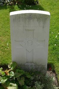 Dozinghem Military Cemetery - Gibson, T