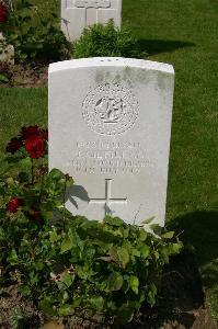 Dozinghem Military Cemetery - Gilfillan, J