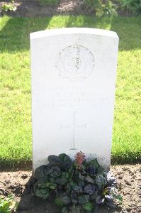 Dozinghem Military Cemetery - Gill, Robert John Brooke