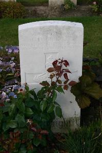 Dozinghem Military Cemetery - Gillott, James Harry