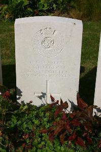 Dozinghem Military Cemetery - Gordon, Adam Thompson