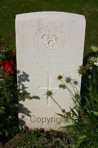 Dozinghem Military Cemetery - Grady, J