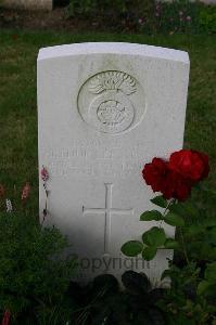 Dozinghem Military Cemetery - Granger, Arthur Lee