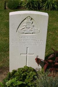 Dozinghem Military Cemetery - Grant-Suttie, Archibald Ronald