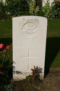 Dozinghem Military Cemetery - Greenwood, T