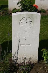 Dozinghem Military Cemetery - Griffiths, R B