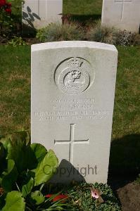 Dozinghem Military Cemetery - Groom, Frederick Charles