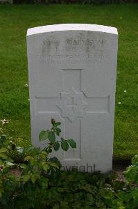 Dozinghem Military Cemetery - Guest, J