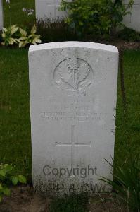 Dozinghem Military Cemetery - Hague, R