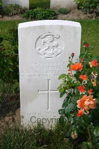 Dozinghem Military Cemetery - Hale, Stuart Anthony