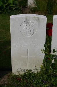 Dozinghem Military Cemetery - Hall, T G