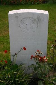 Dozinghem Military Cemetery - Hamilton, R