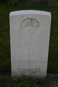 Dozinghem Military Cemetery - Hanson, S