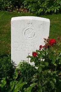 Dozinghem Military Cemetery - Harper, R A