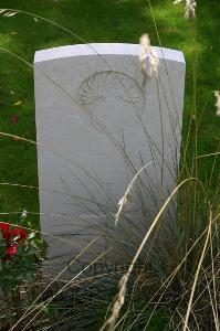 Dozinghem Military Cemetery - Harris, A E