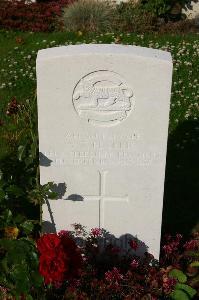 Dozinghem Military Cemetery - Harris, S T