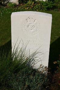 Dozinghem Military Cemetery - Harrison, H T